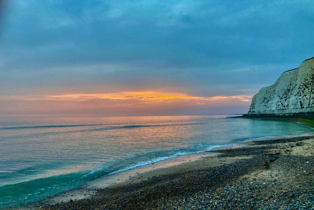 Апартаменти Brighton Palms Екстер'єр фото